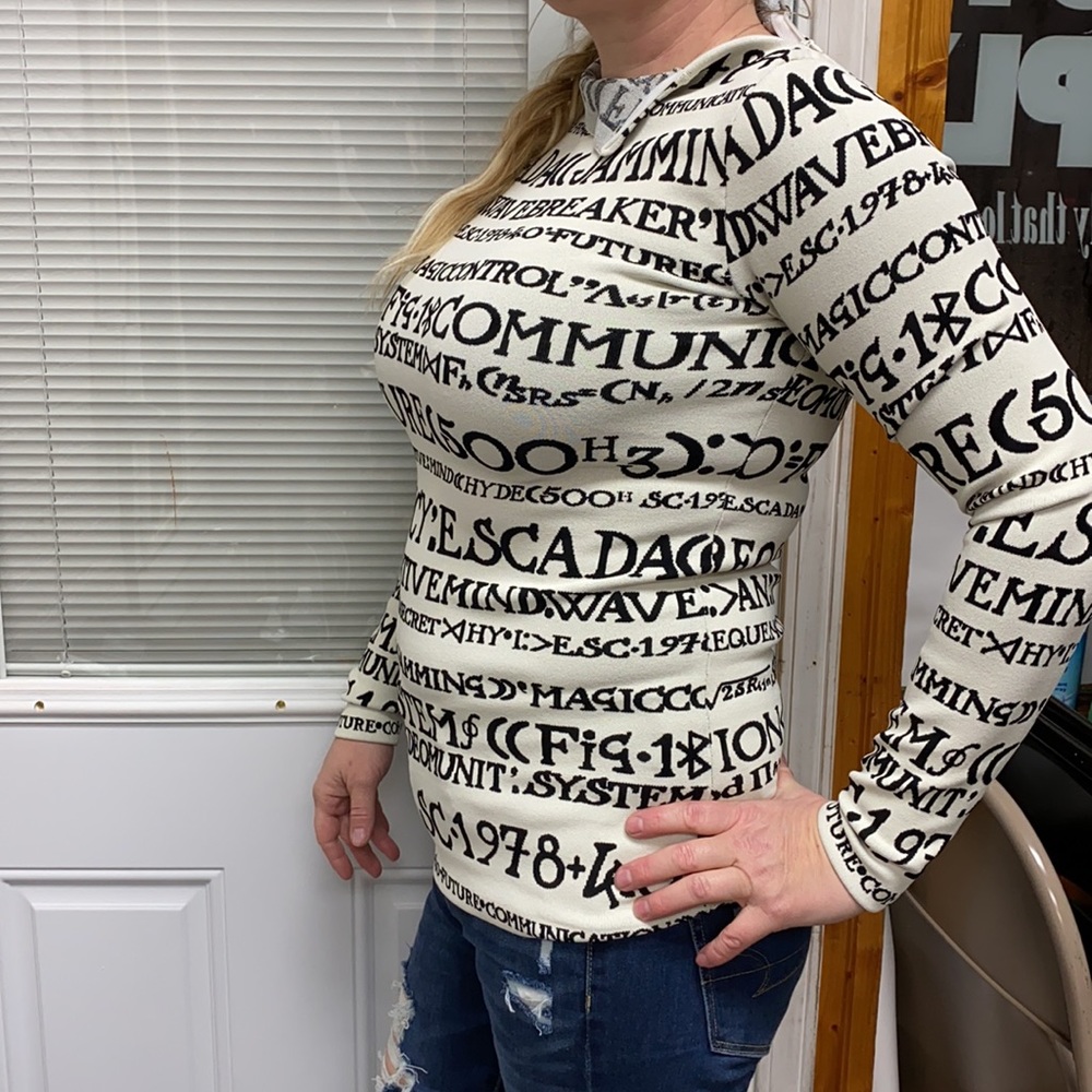 Escada aSweater Christmas Sale